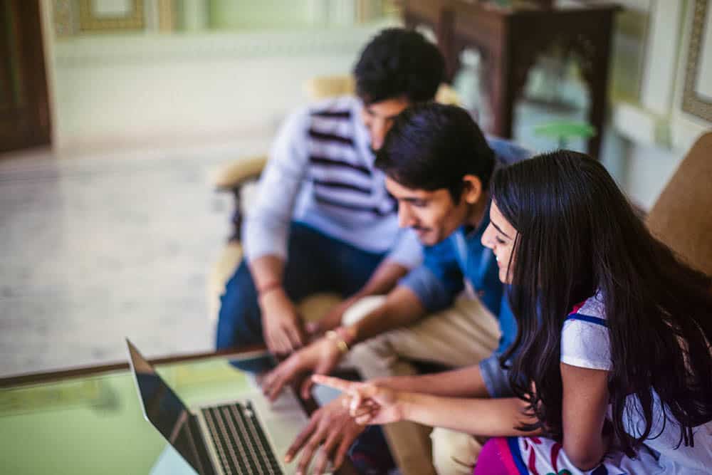 Indian colleges. Индия бизнес. Индусы студенты в Кыргызстане. India students meeting. International students.