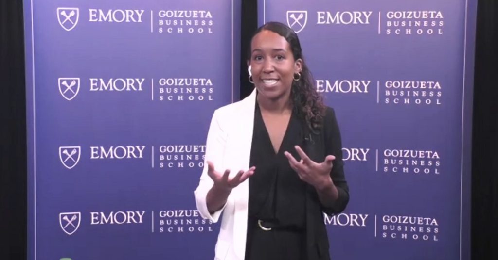 Jasmine habla en el concurso de casos John Lewis de la Escuela de Negocios Goizueta de la Universidad de Emory